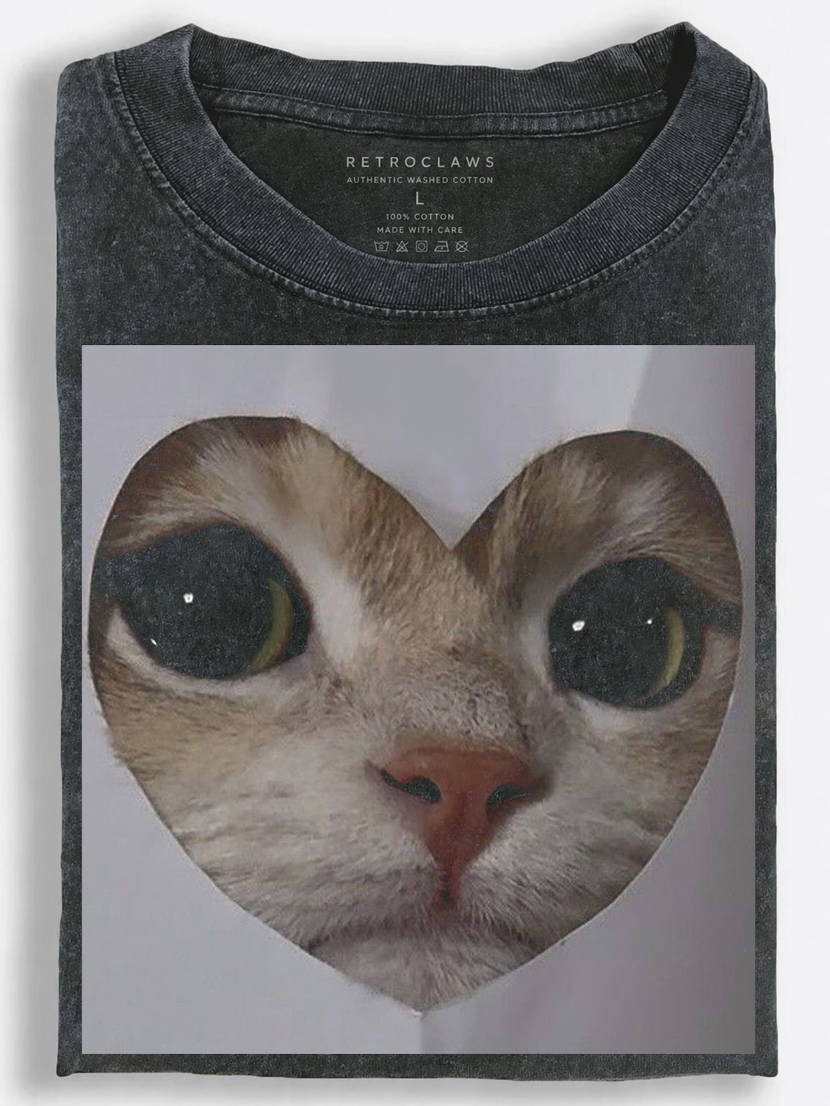 Big-Eyed Cat Heart-Shaped Portrait Vintage Washed T-Shirt
