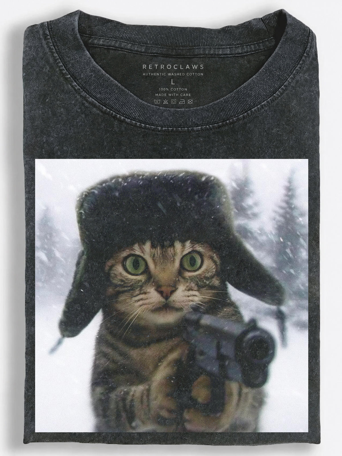 Wide-Eyed Retro Slavic Cat??£¤s Snowstorm Photography Mission Vintage Washed T-Shirt
